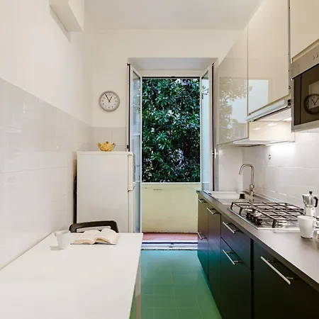 Apartment Arezzo Apartment, Metro Bologna E Bus Per La Sapienza, 4 Persone, Wifi *