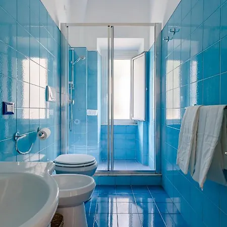 Apartment Arezzo Apartment, Metro Bologna E Bus Per La Sapienza, 4 Persone, Wifi