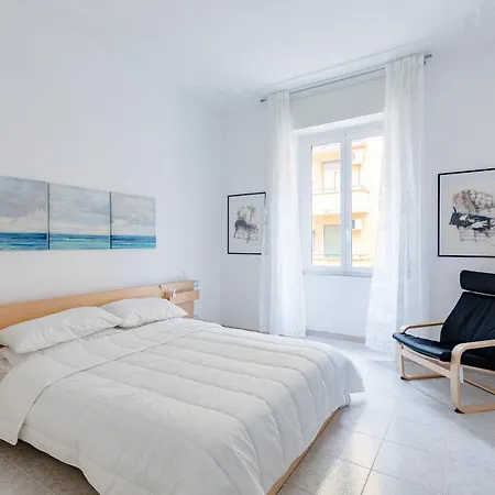 Apartment Arezzo Apartment, Metro Bologna E Bus Per La Sapienza, 4 Persone, Wifi