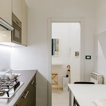 Apartment Arezzo Apartment, Metro Bologna E Bus Per La Sapienza, 4 Persone, Wifi *