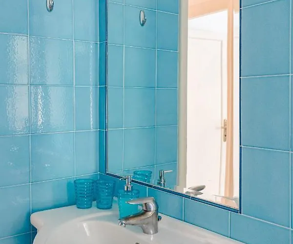 Daire Arezzo Apartment, Metro Bologna E Bus Per La Sapienza, 4 Persone, Wifi